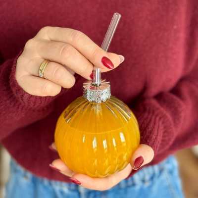 Obrázek pro Vánoční skleněná sklenice ve tvaru vánoční koule se skleněným brčkem 400 ml