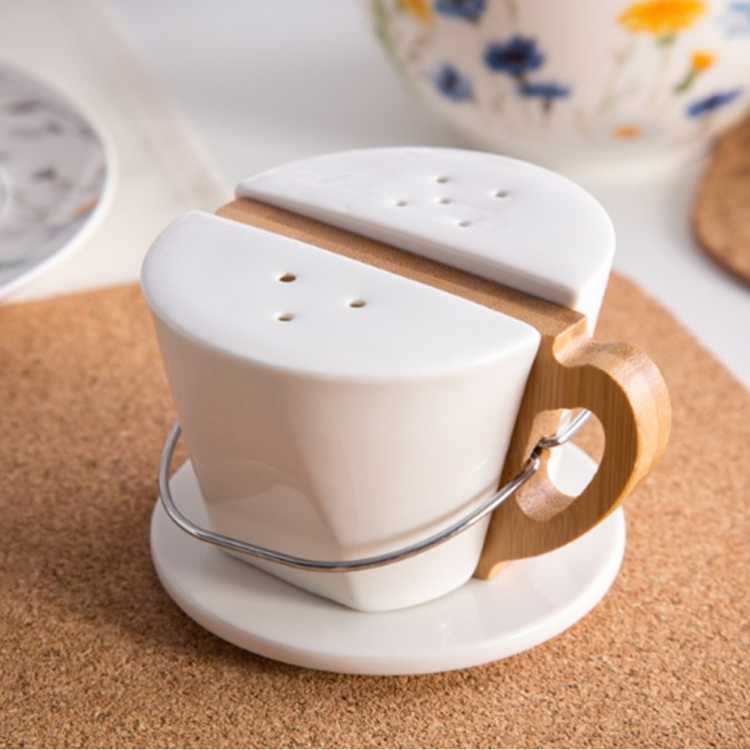 Obrázek pro Solnička a korenička porcelánová sada bambusová úchytka