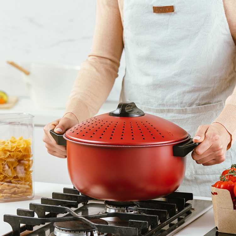 Obrázek pro NAVA Taurus hrnec s poklicí na procezení 24cm